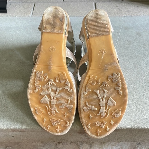 Gold gladiator style sandals 8-8.5 (39) - Picture 4 of 5